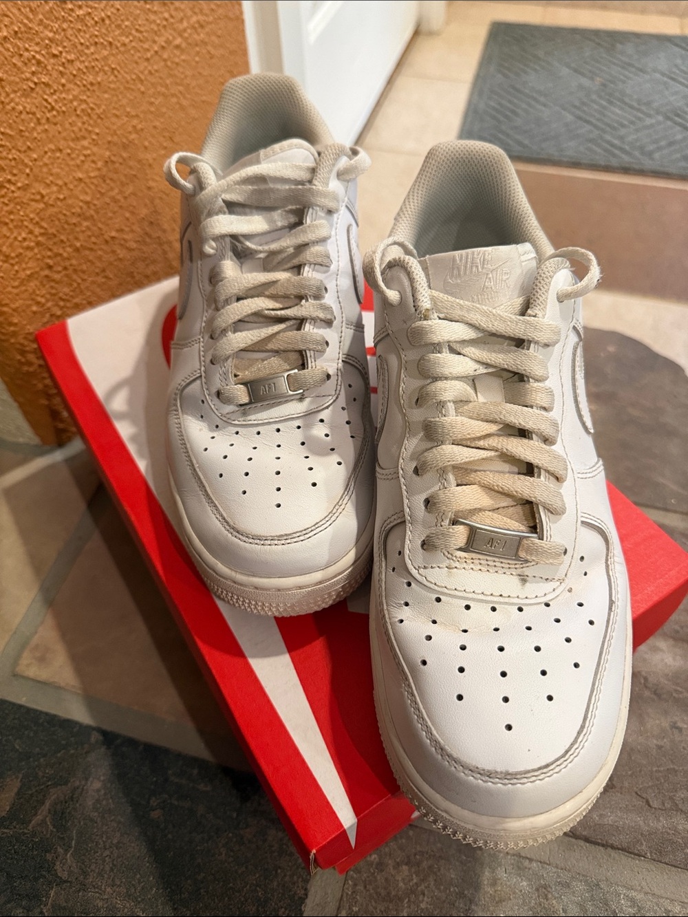 Nike White Leather Low-Top Sneakers - Picture 2 of 3